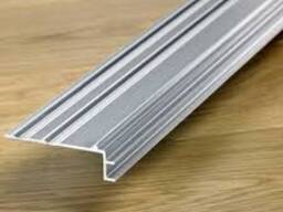 Алюминиевые пороги с открытым креплением кант