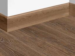 Деревяный плинтусы