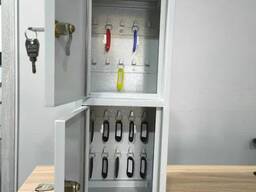 Ключница на 20 ключей с брелками