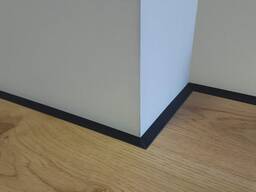 Микроплинтус с пружинами