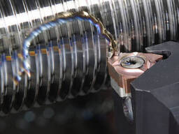 Нарезка резьбы метрической; наружной (круг—пруток; труба нержавеющая)