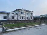 Luxury house for your business, first line, corner house, 5 minutes walk to the metro. - fotosurat 2